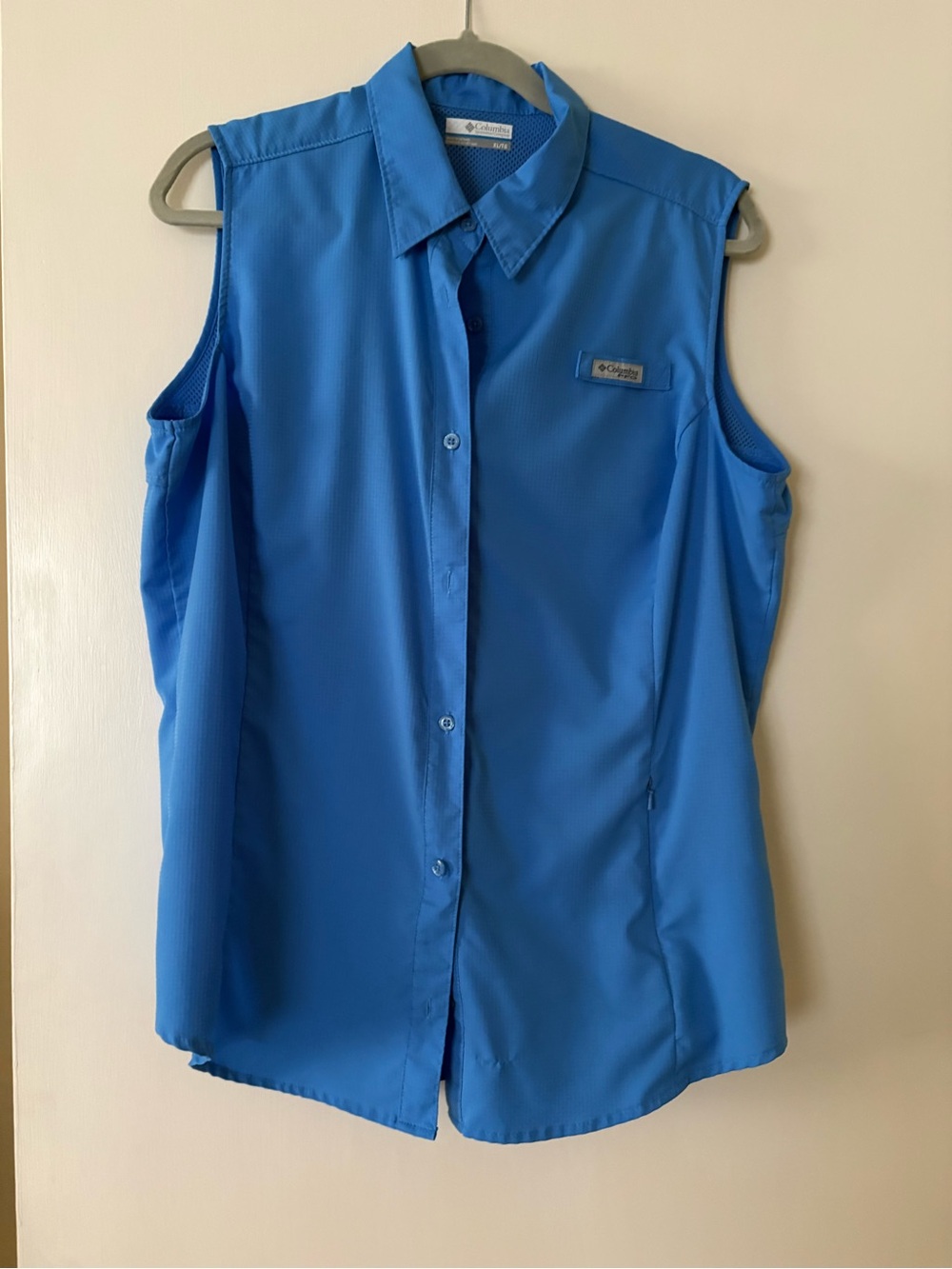 Columbia Women's Sleeveless Button-Down Shirt - Bright Blue